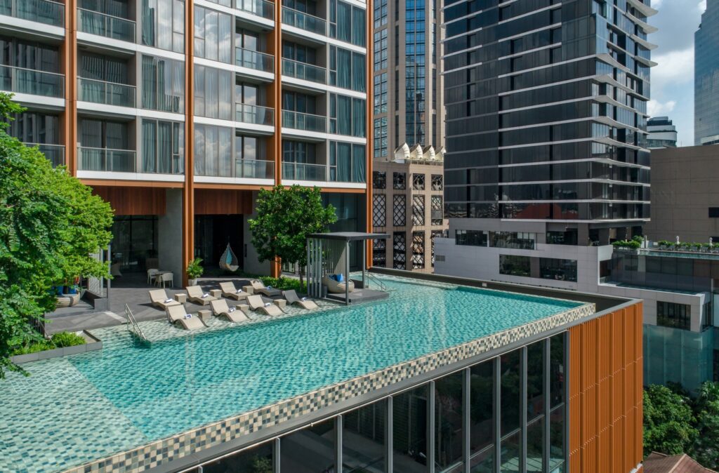 Oakwood Suites Bangkok | ที่พักใกล้ UOB LIVE